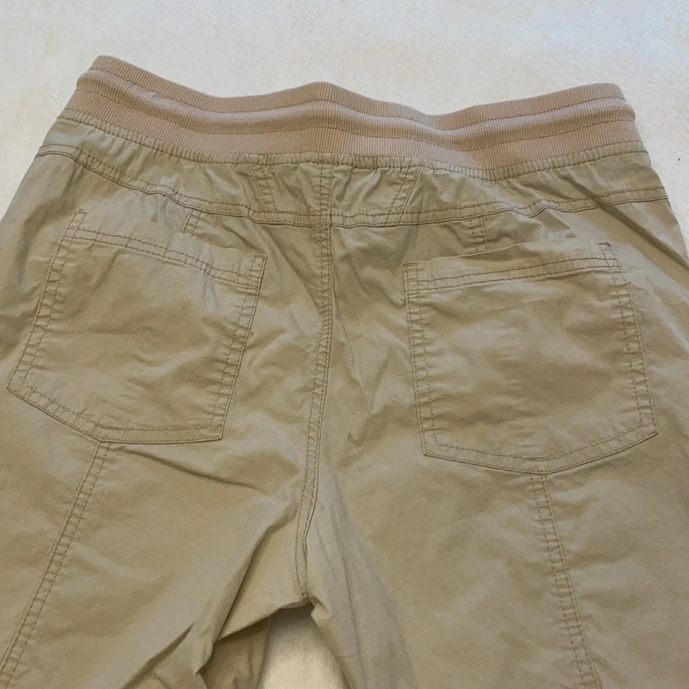 More Cargo than Khaki! Great condition! - Picture 7 of 9